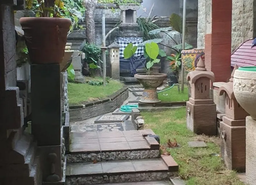 DIJUAL RUMAH STRATEGIS â LOKASI PREMIUM, DEKAT SEKOLAH DAN JALAN UTAMA photo 1