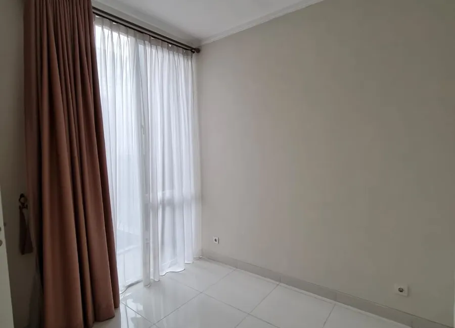 RUMAH CAKEP DI BINTARO BANGUNAN 2 LANTAI SEMI FURNISH SIAP HUNI photo 4