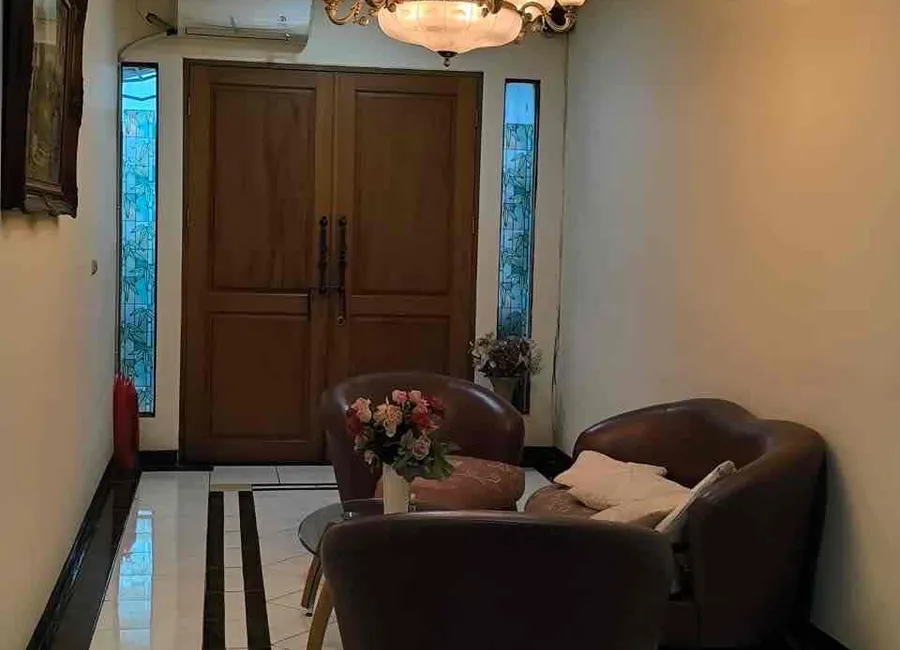 rumah 3 lantai pik walet permai photo 1