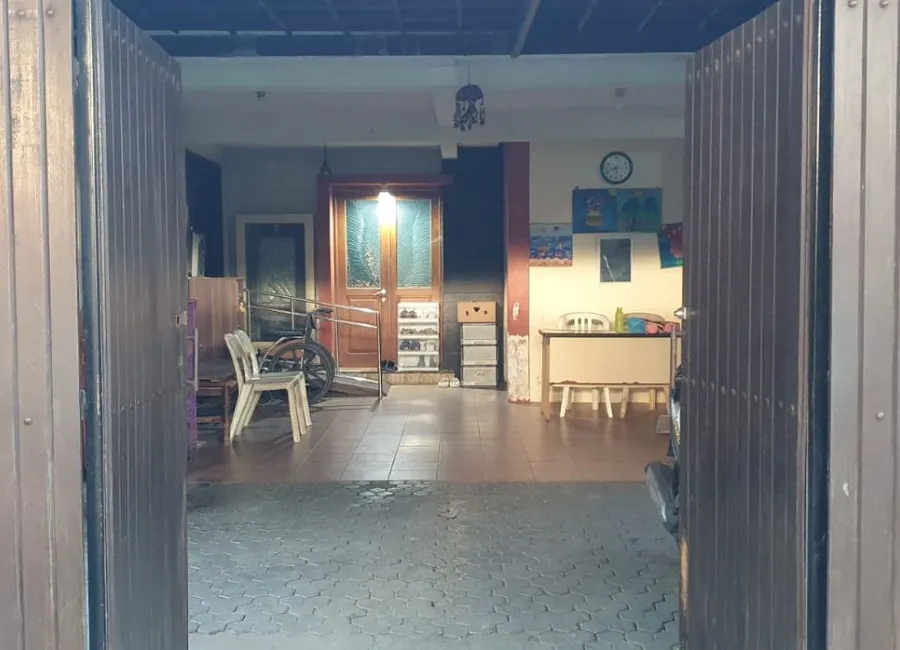 DIJUAL RUMAH STRATEGIS â LOKASI PREMIUM, DEKAT SEKOLAH DAN JALAN UTAMA photo 2