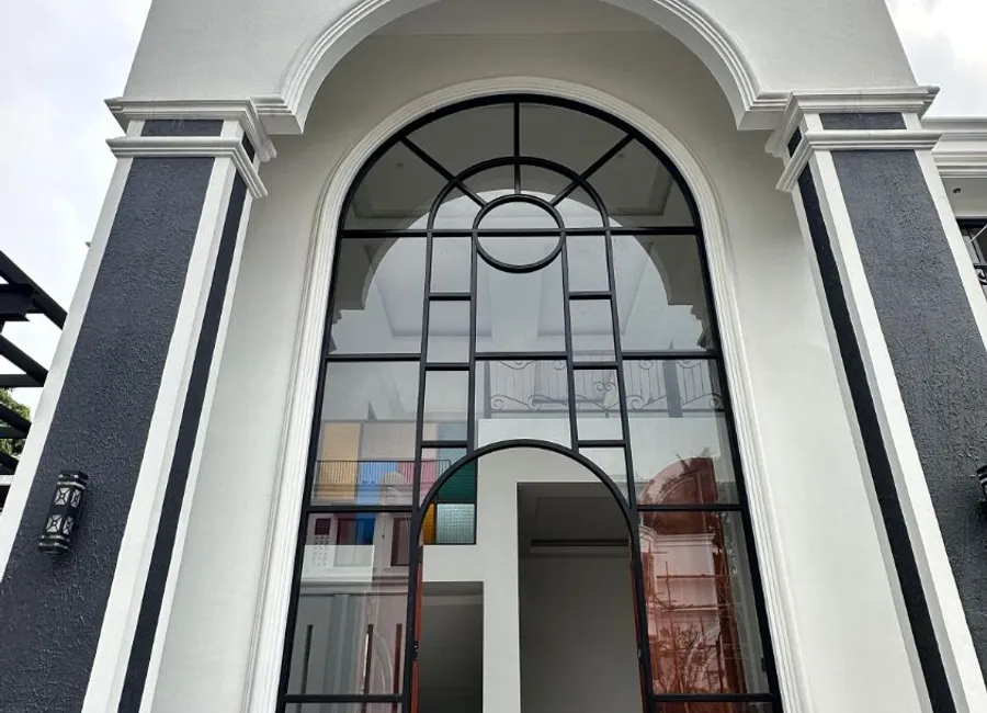 DIJUAL RUMAH MEWAH AMERICAN CLASSIC SENTUL CITY COCOK UNTUK INVESTASI AKSES MENUJU JALAN TOLL photo 1