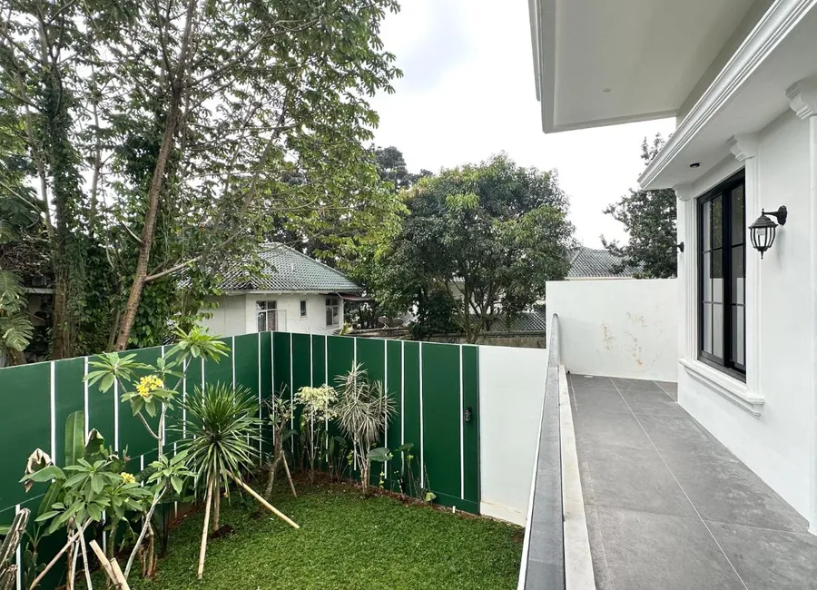 DIJUAL RUMAH MEWAH AMERICAN CLASSIC SENTUL CITY COCOK UNTUK INVESTASI AKSES MENUJU JALAN TOLL photo 5