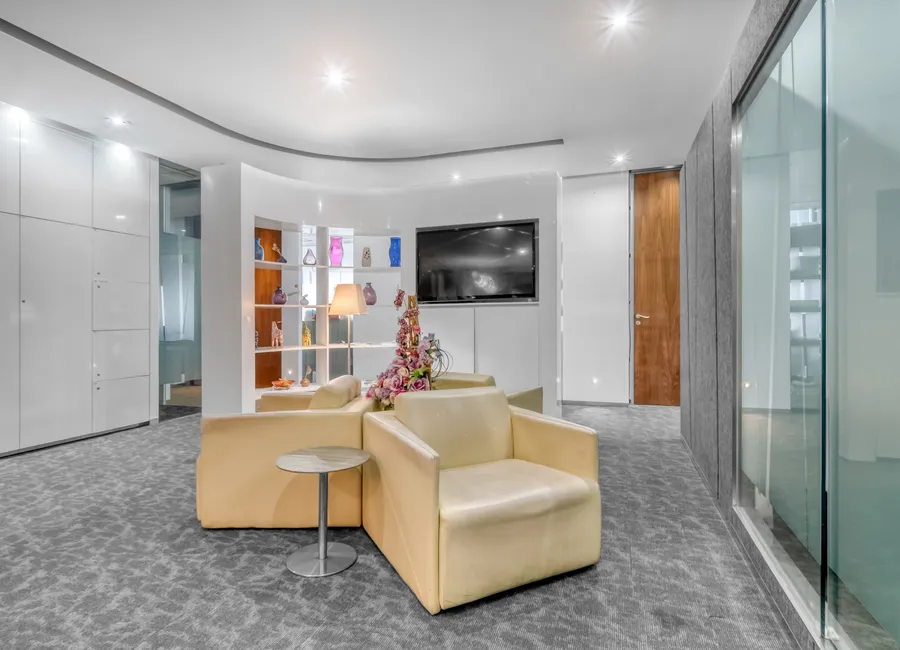 Bertemu, bekerja, atau berkolaborasi di business centre profesional kami di Regus Tempo Scan photo 3