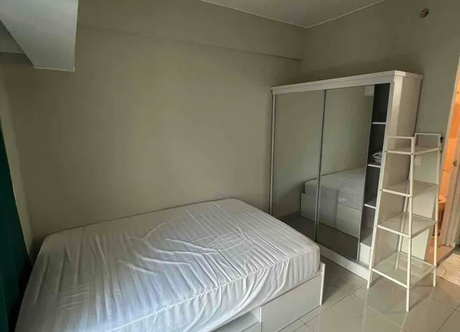 Disewakan Studio Semi Furnish Apartemen The Springlake View Summarecon Beksi photo 3