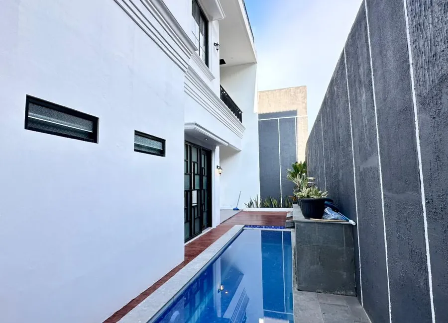 DIJUAL RUMAH  MEWAH SENTUL AMERICAN CLASSIC STYLE 2 LANTAI DEKAT AEON MALL photo 2