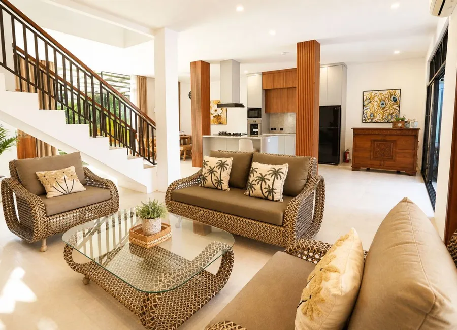 [LUXURY TROPICAL] Dijual Villa Modern 3 Lantai Hadap Utara dengan Private Lap Pool & Rooftop photo 2