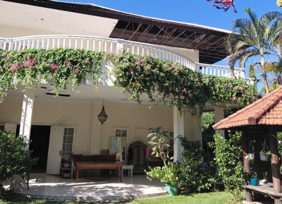 VILLA DEKAT PANTAI SABA DI BLAHBATUH GIANYAR