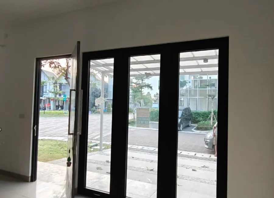 Disewakan Cepat Rumah Hoek Dekat Clubhouse photo 3