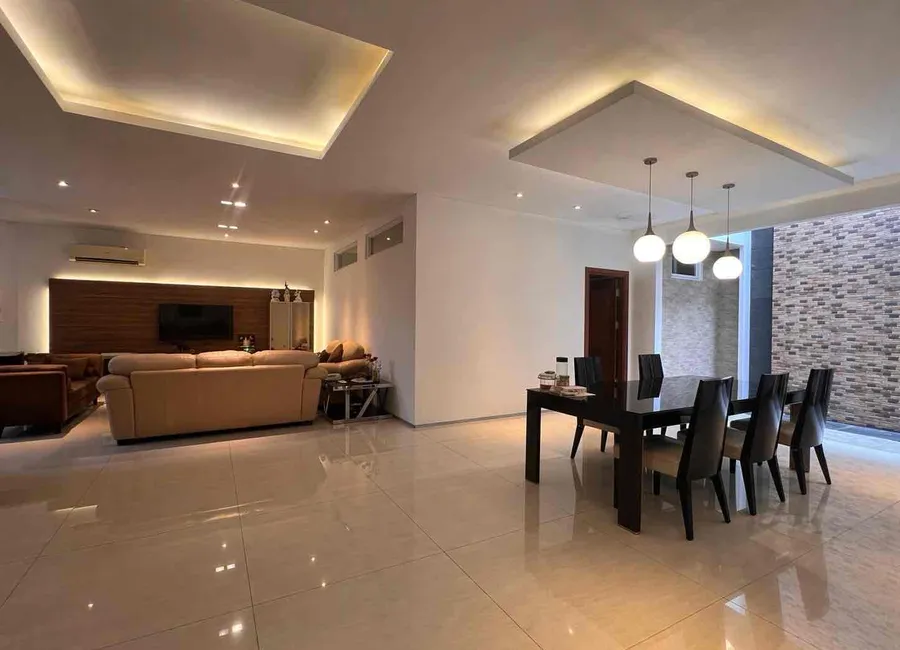 Harga di bawah njop. Rumah  bagus di sunter, jakarta utara, jalan depan 3 mobil, bebas banjir, semi furnished, lingkungan eksklusif.