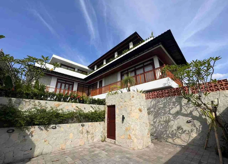 villa for sale photo 2