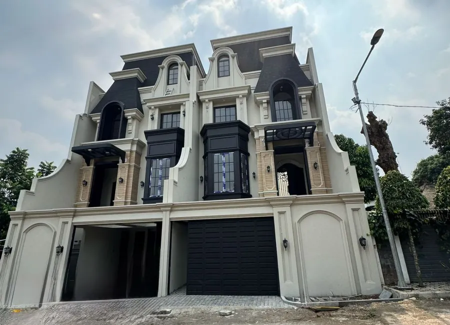 Dijual Rumah American Classic Luxury Home di Jagakarsa