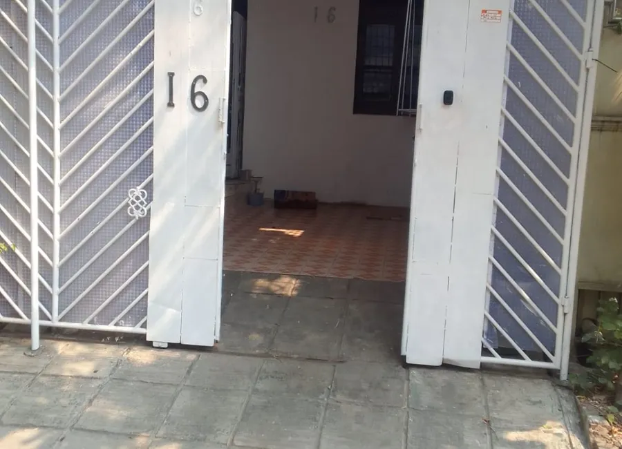 Rumah Luas Tinggi Dari Jalan 1,5 Meter Tembus 2 Jalan Komplek(Bisa Dipecah Jadi 2 Ruko ) Murah bisa Nego photo 3