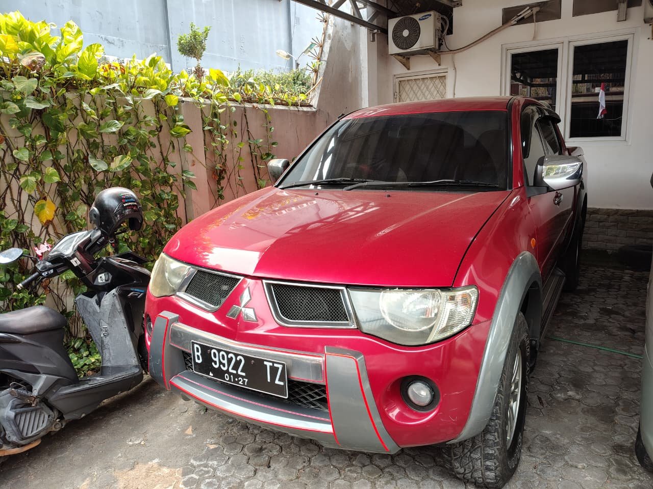 Mitsubishi photo 1