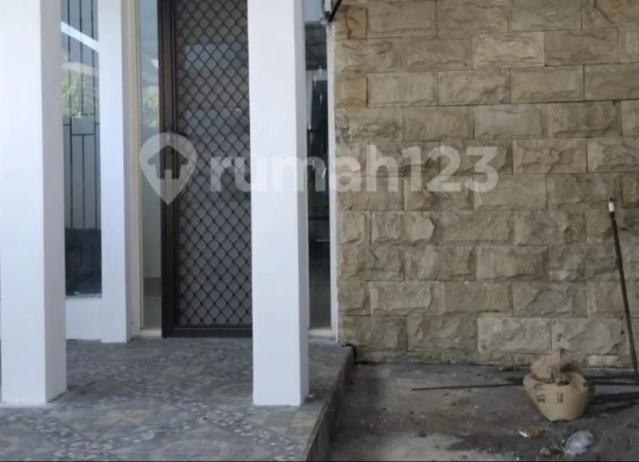 Dijual Murah Rumah 1,5 Lantai di Perumahan Mewah Menganti photo 2