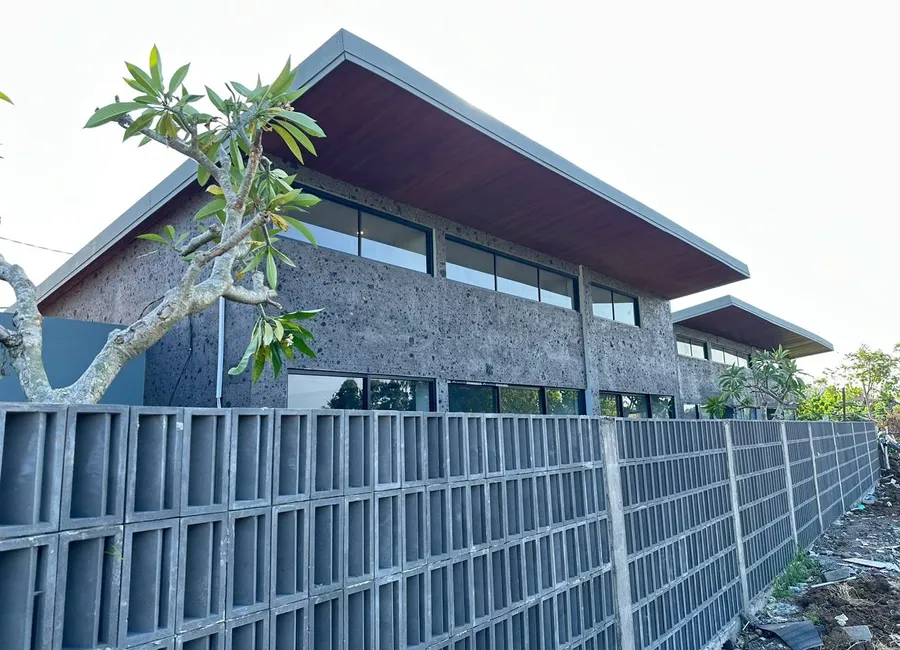 Jual 2 brand-new, fully furnished villas in Pandak Gede, Lokasi strategis approximately 10 minutes from Nyanyi.