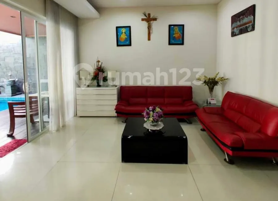 Dijual Rumah Graha Family Golf View Lengkap Dengan Pool photo 1