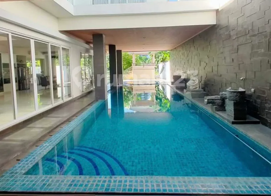 Dijual Rumah Graha Family Golf View Lengkap Dengan Pool photo 3