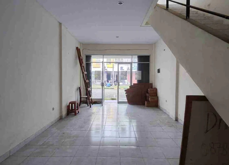 Disewakan Ruko 2 Lantai di Komplek Ruko Satria Square Bekasi (Sudah Partisi Kaca dan Rolling Door) photo 5