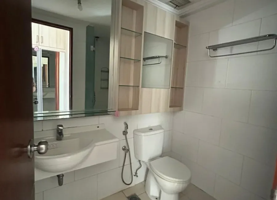 Cari Apartemen 2BR? Apartemen Waterplace Semi Furnished Bisa Jadi Pilihan! - Surabaya photo 2