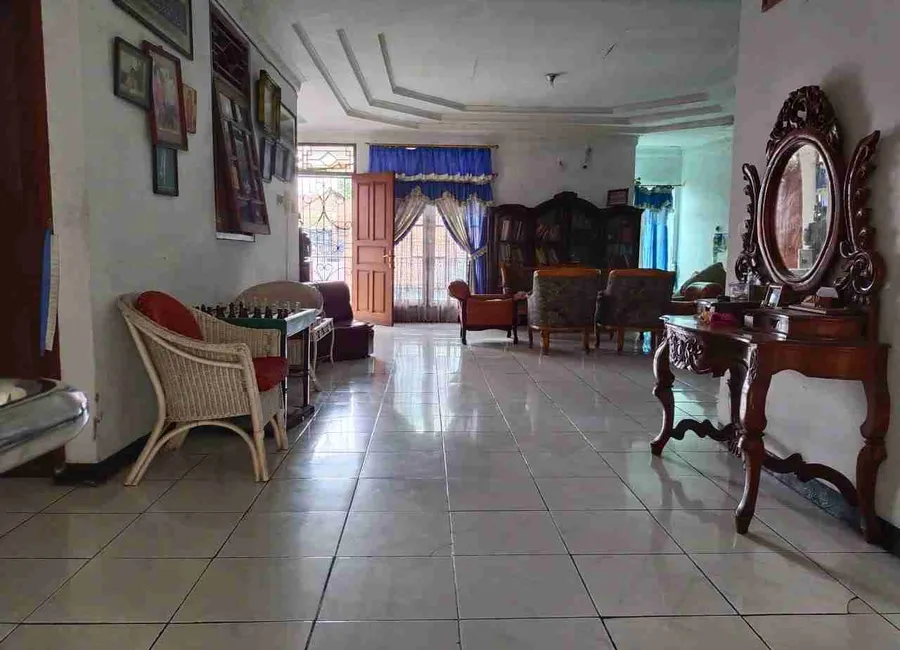 Rumah murah, strategis, pinggir jalan di Kebon Jeruk, Jakarta Barat photo 2