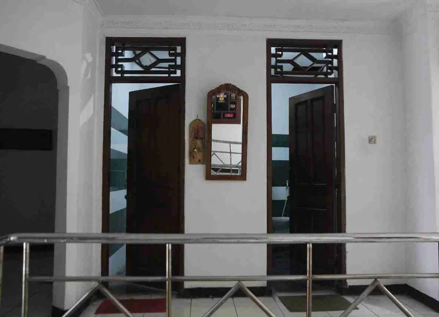 Rumah murah, strategis, pinggir jalan di Kebon Jeruk, Jakarta Barat photo 4