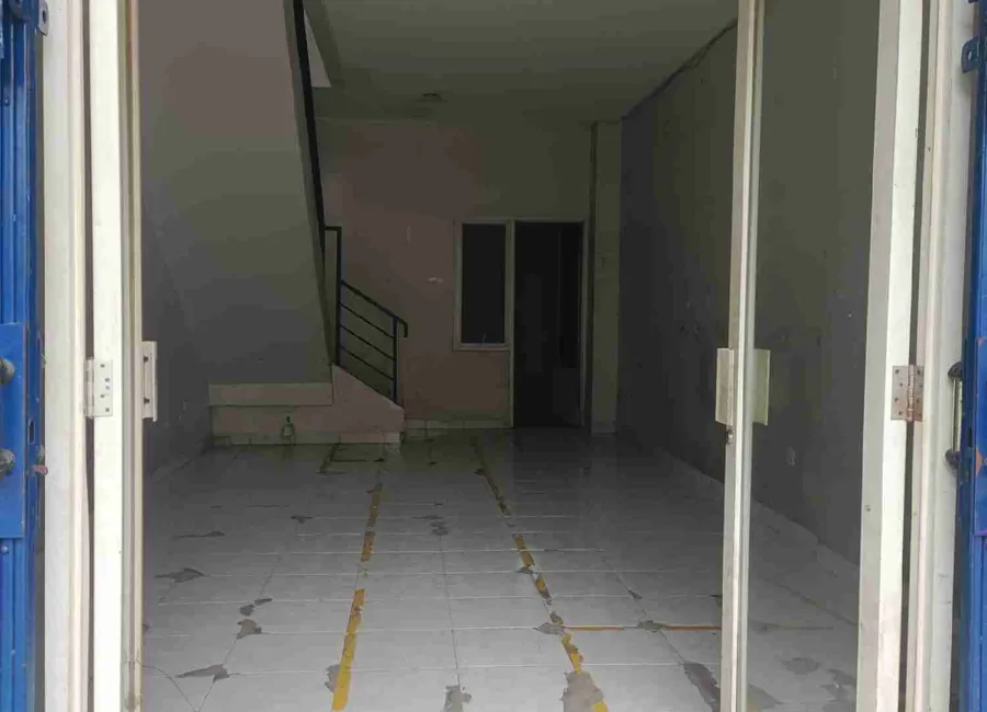 Disewakan Ruko 2 Lantai di Komplek Ruko Satria Square Bekasi (Sudah Partisi Kaca dan Rolling Door) photo 2