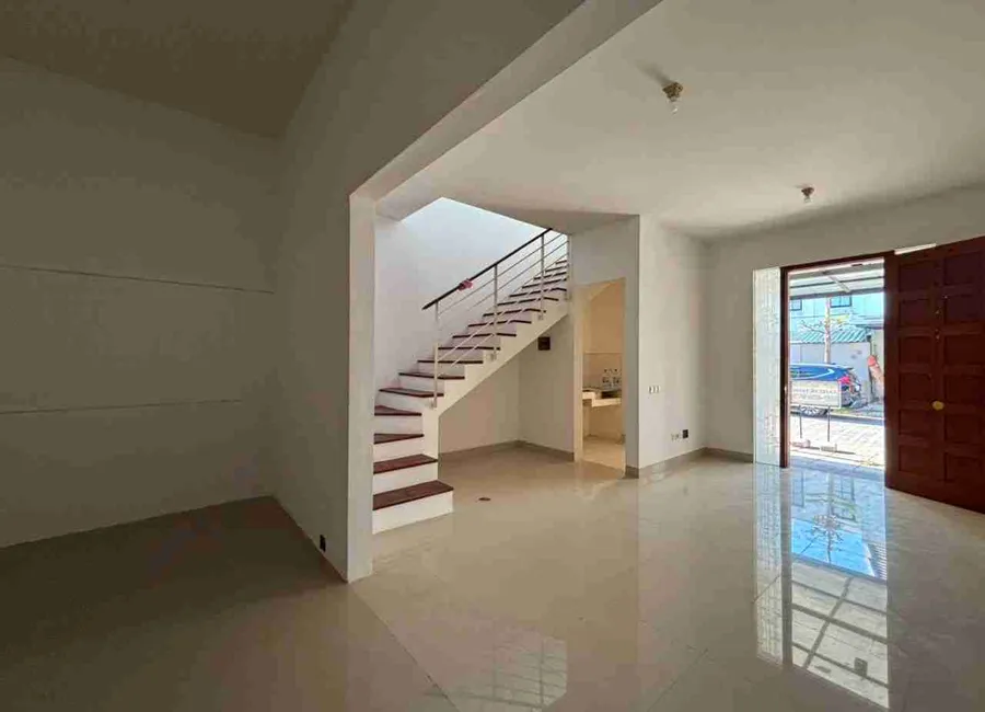 Dijual Rumah Grand Harvest Surabaya Cluster Caspia - Siap Huni photo 4