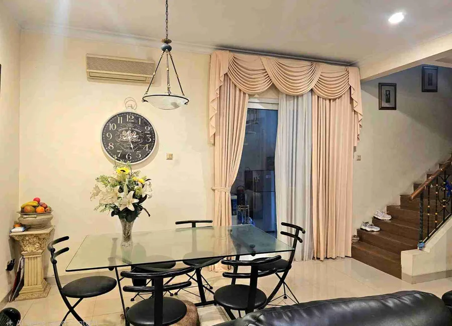 Rumah Puri Indah 2 lantai dlm cluster siap huni photo 3