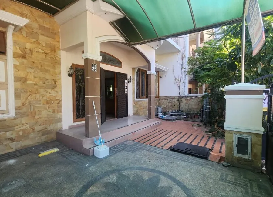 Disewakan Rumah Pakuwon City Dekat PCM &amp; Harga Sangat Murah photo 3