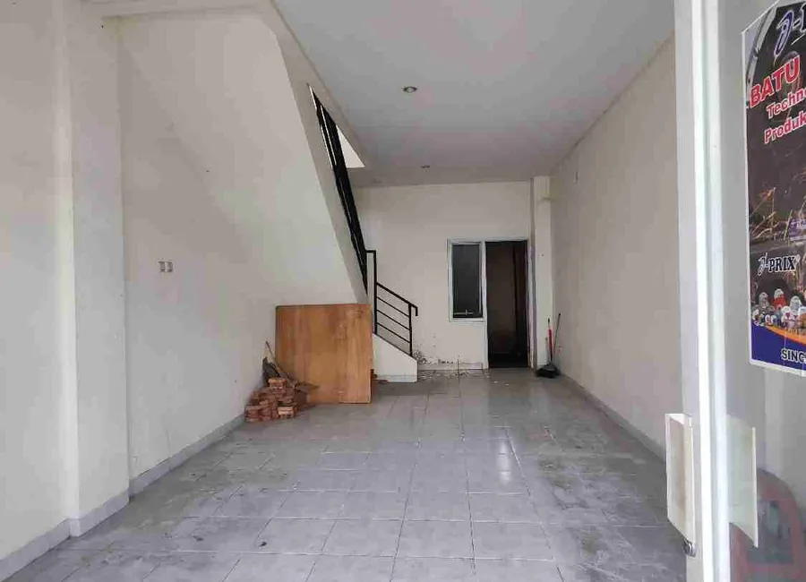 Disewakan Ruko 2 Lantai di Komplek Ruko Satria Square Bekasi (Sudah Partisi Kaca dan Rolling Door) photo 4